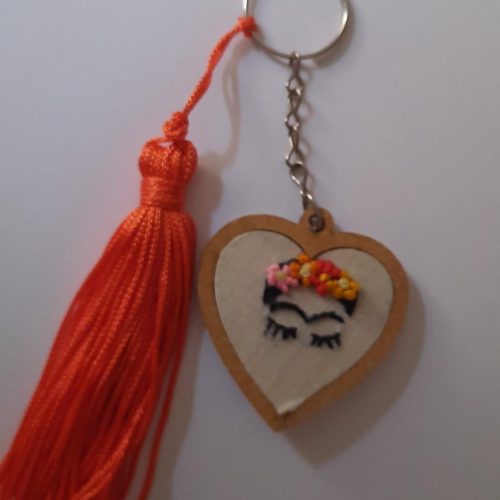 Chaveiro bordado